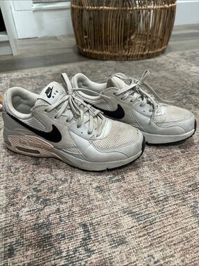Nike Air Max - Size 7